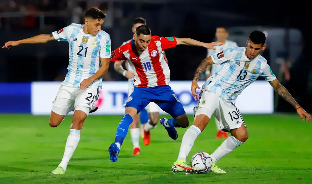 El partido Argentina vs. Paraguay se disputa en el estadio Defensores del Chaco. Foto: EFE El partido Argentina vs. Paraguay se disputa en el estadio Defensores del Chaco. Foto: EFE