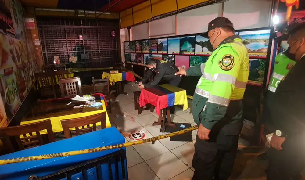 Policía encontró los casquillos de bala en el piso del restaurante. Foto: Grace Mora / URPI - LR