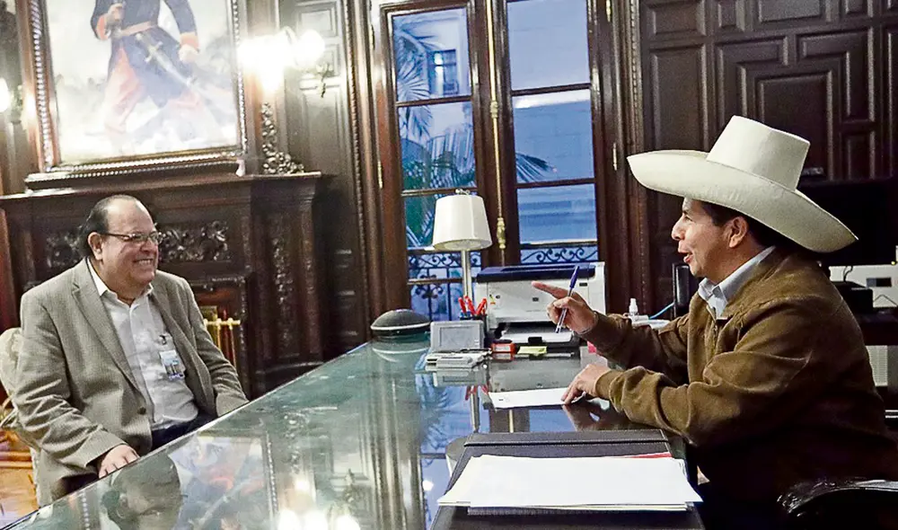 Confianza. Presidente Castillo en reunión ayer con Velarde. Foto: Twitter de Pedro Castillo