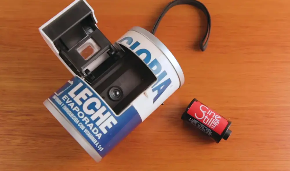 La cámara funcionaba con un rollo de 35mm. Foto: captura de YouTube