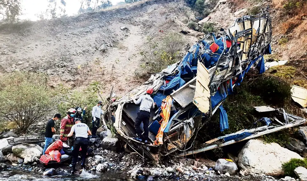 Tragedia. El chofer que causó la muerte de 33 personas al volcar el bus que conducía en Matucana iba a excesiva velocidad. Foto: difusión Tragedia. El chofer que causó la muerte de 33 personas al volcar el bus que conducía en Matucana iba a excesiva velocidad. Foto: difusión