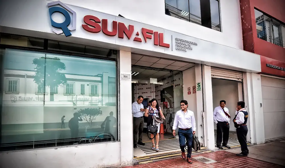 Las empresas que cometen infracciones de las leyes laborales pueden ser sancionadas con importantes multas. Foto: composición Gerson Cardoso / La República