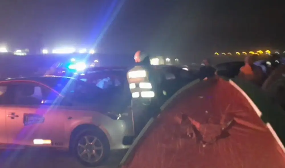 Familias habían armado sus carpas con la intención de quedarse hasta el día siguiente. Foto: Captura video RT Noticias