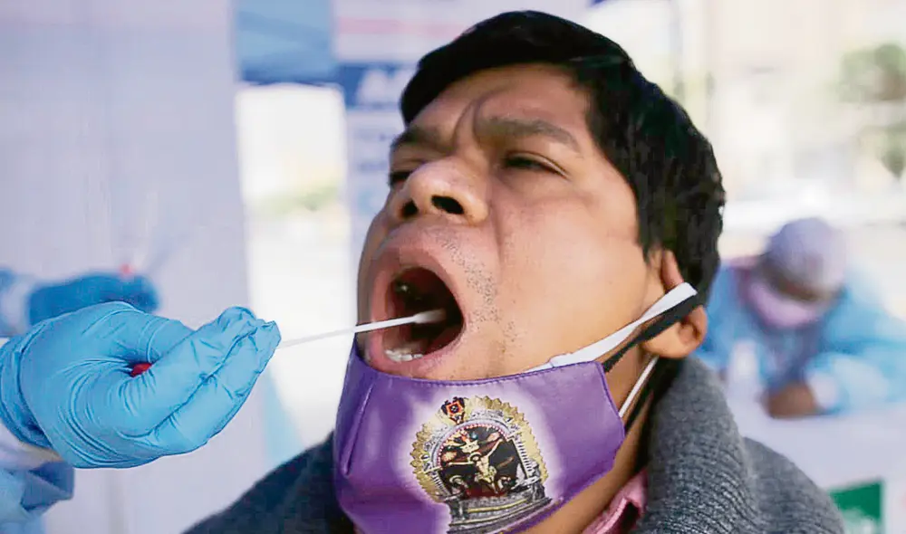 Muestras. el Minsa tomó pruebas moleculares a feligreses. Foto: John Reyes / La República