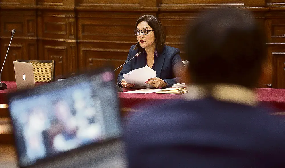 El dato. Patricia Juárez, presidenta de la Comisión de Constitución, presentó el predictamen que recomienda la insistencia en los mismos términos aprobados por el Pleno del Congreso el 16 de setiembre. Foto: Congreso El dato. Patricia Juárez, presidenta de la Comisión de Constitución, presentó el predictamen que recomienda la insistencia en los mismos términos aprobados por el Pleno del Congreso el 16 de setiembre. Foto: Congreso