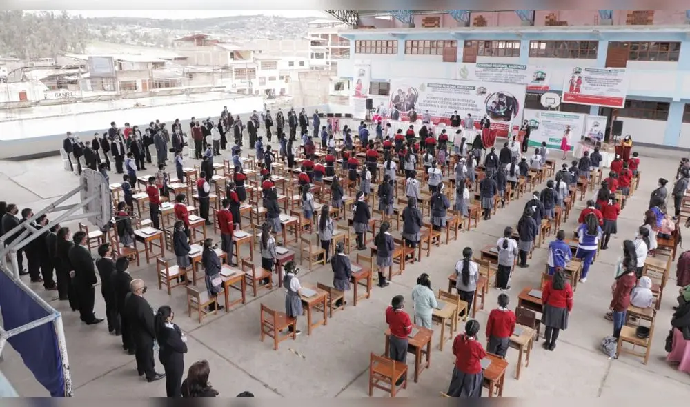 Alumnos de 130 colegios de zonas podres de Amazonas recibieron su laptops. Foto: Gobierno Regional de Amazonas. Alumnos de 130 colegios de zonas podres de Amazonas recibieron su laptops. Foto: Gobierno Regional de Amazonas.