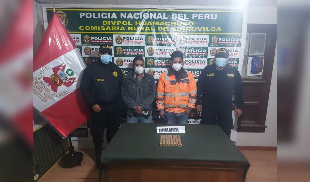 Durante la intervención policial, las dos personas señalaron desconocer el origen del material explosivo. Foto: PNP