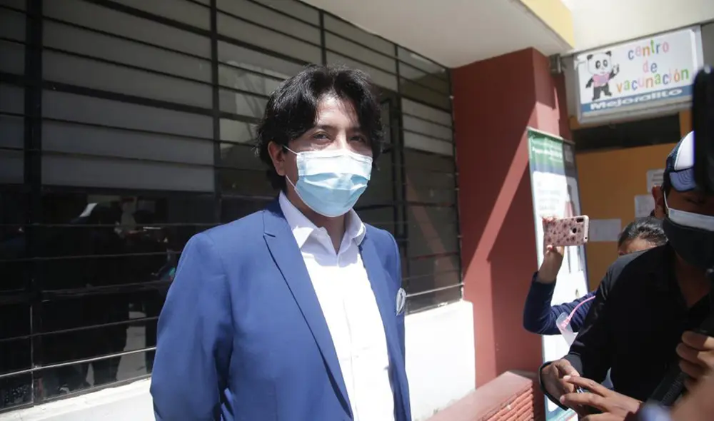 Director del Hospital Goyeneche Juan Herrera Chejo da detalles de lo que fue la operación de los siameses. Fotos: Rodrigo Talavera/La República