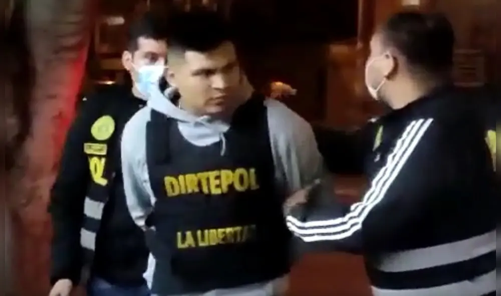 A Fache Chávez se le encontró una mochila con ropa y tres equipos celulares. Foto: captura video PNP A Fache Chávez se le encontró una mochila con ropa y tres equipos celulares. Foto: captura video PNP