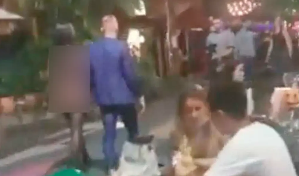 La Policía informó que la mujer fue multada por “realizar actos sexuales o de exhibicionismo que generen molestia a la comunidad”. Foto: El Colombiano La Policía informó que la mujer fue multada por “realizar actos sexuales o de exhibicionismo que generen molestia a la comunidad”. Foto: El Colombiano