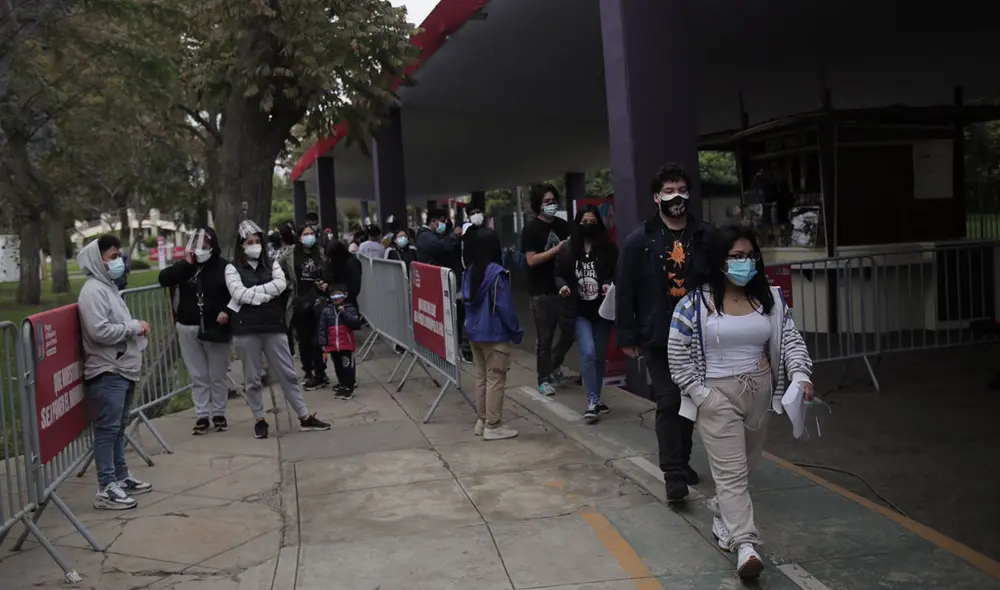 Así va la vacunación contra COVID-19 en Campo de Marte. Foto: Gerardo Marín / La República Así va la vacunación contra COVID-19 en Campo de Marte. Foto: Gerardo Marín / La República