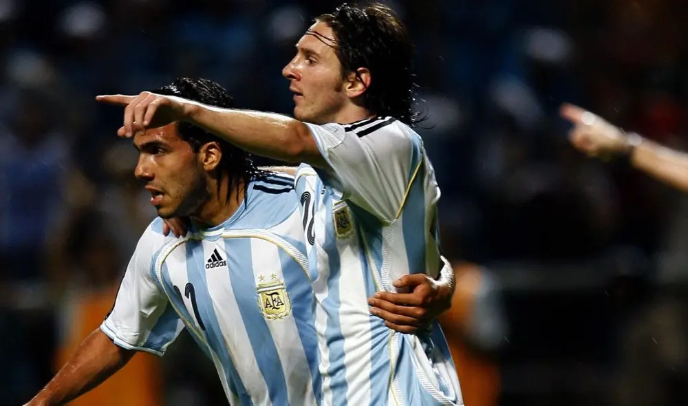 Lionel Messi celebrando el gol ante Perú junto a Carlos Tevez en 2007. Foto: FC Barcelona.