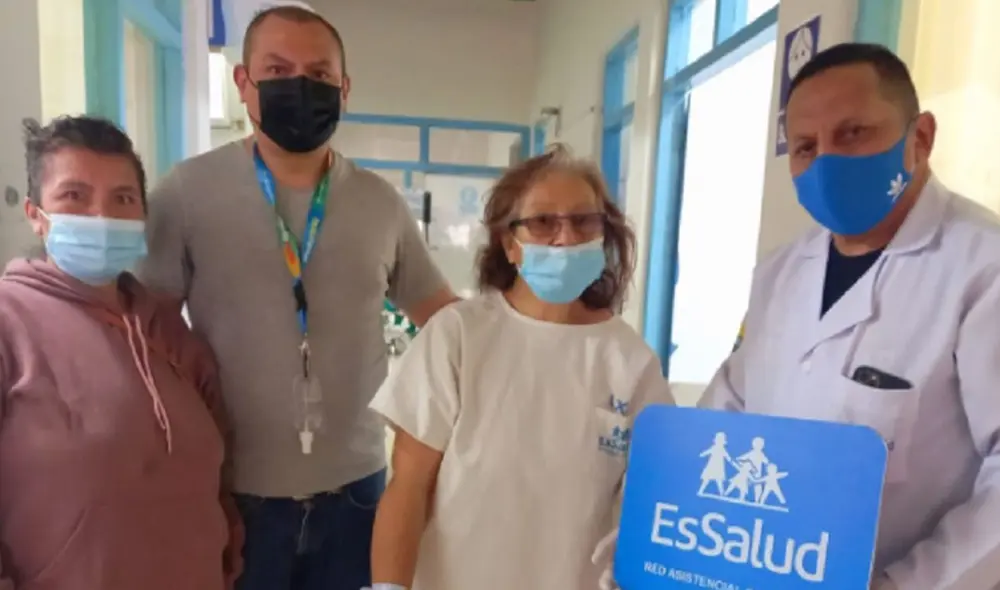 El médico especialista, quien lideró la operación, detalló que la intervención duró tres horas. Foto: EsSalud El médico especialista, quien lideró la operación, detalló que la intervención duró tres horas. Foto: EsSalud
