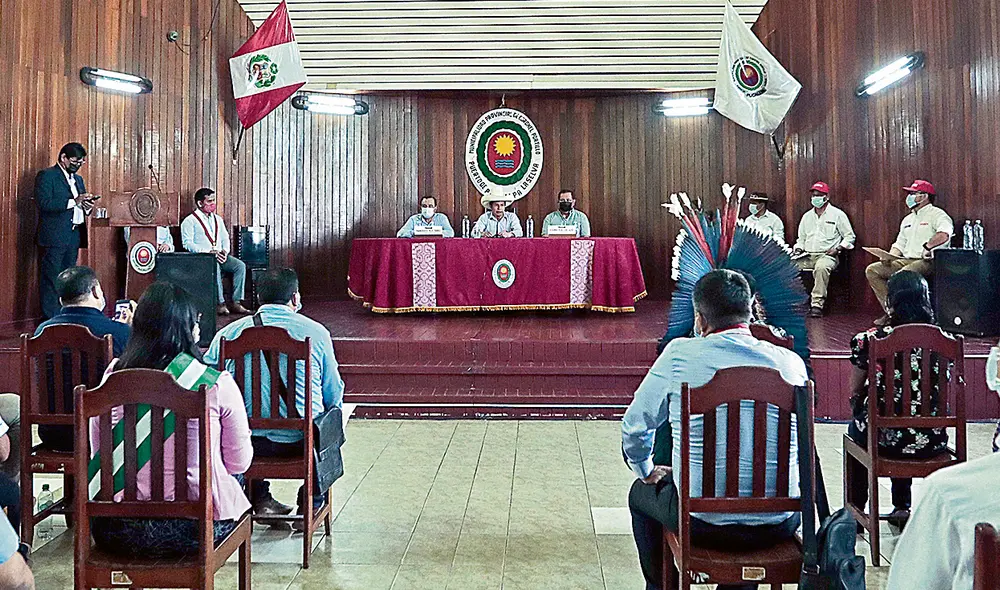 Recorrido. Autoridades locales y vecinos de Curimaná, Ucayali, recibieron a Castillo. Foto: Presidencia Recorrido. Autoridades locales y vecinos de Curimaná, Ucayali, recibieron a Castillo. Foto: Presidencia