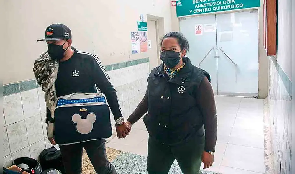 Juntos. Durante 50 días padres de siameses estuvieron en hospital Goyeneche cuidando a sus hijos y esperando la cirugía. Foto: Rodrigo Talavera/ La República Juntos. Durante 50 días padres de siameses estuvieron en hospital Goyeneche cuidando a sus hijos y esperando la cirugía. Foto: Rodrigo Talavera/ La República