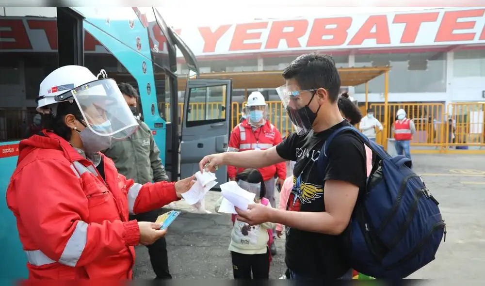 Sutran mantiene desplegados a casi mil inspectores en 235 puntos del país con el fin de inspeccionar que las unidades cumplan con los requisitos técnicos de tránsito. Foto: MTC Sutran mantiene desplegados a casi mil inspectores en 235 puntos del país con el fin de inspeccionar que las unidades cumplan con los requisitos técnicos de tránsito. Foto: MTC