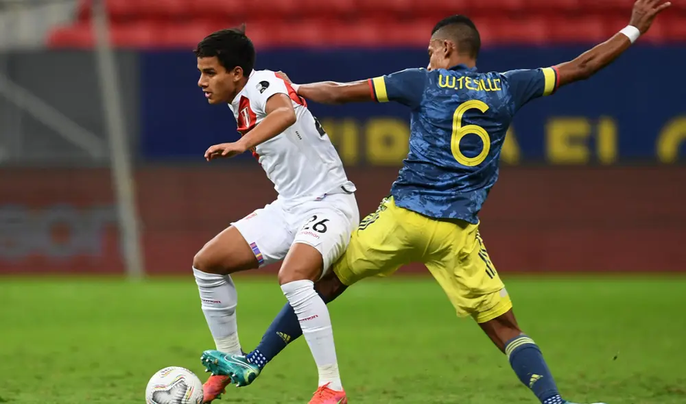 Jhilmar Lora ya tiene experiencia con la selección peruana por su actuación en la Copa América 2021. Foto: AFP Jhilmar Lora ya tiene experiencia con la selección peruana por su actuación en la Copa América 2021. Foto: AFP