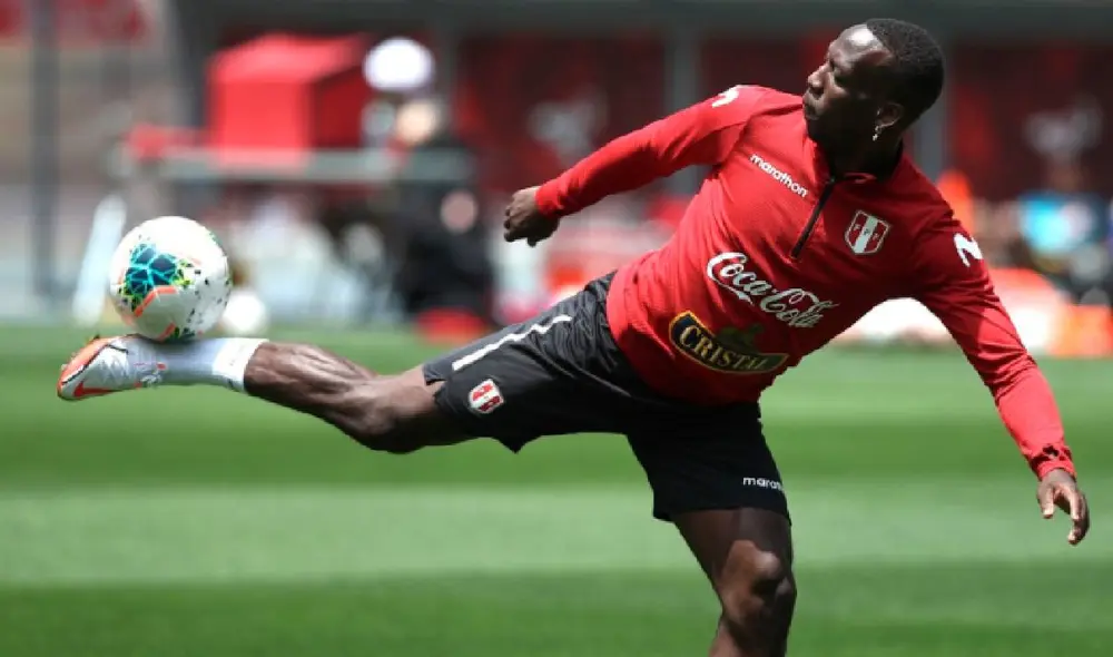 Luis Advíncula estuvo presente en los partidos ante Chile y Bolivia. Foto: FPF Luis Advíncula estuvo presente en los partidos ante Chile y Bolivia. Foto: FPF