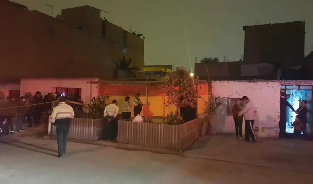 El occiso fue hallado boca abajo tirado en el piso, fuera de una de las viviendas. Foto: Giuliana Aguirre/URPI-LR El occiso fue hallado boca abajo tirado en el piso, fuera de una de las viviendas. Foto: Giuliana Aguirre/URPI-LR