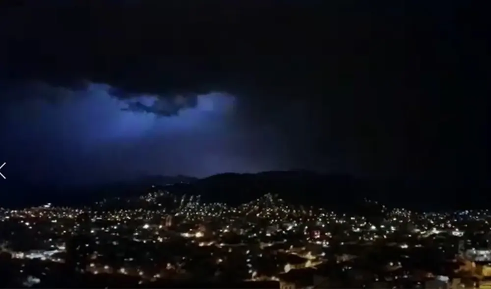 El fenómeno se registró a partir de las 8.00 p. m de este miércoles 13 de octubre. Foto: Captura video La República El fenómeno se registró a partir de las 8.00 p. m de este miércoles 13 de octubre. Foto: Captura video La República