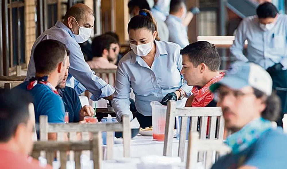 Servido en mesa. Los negocios gastronómicos con espacios menores de 200 m² deberán funcionar al 60% de aforo. Foto: difusión