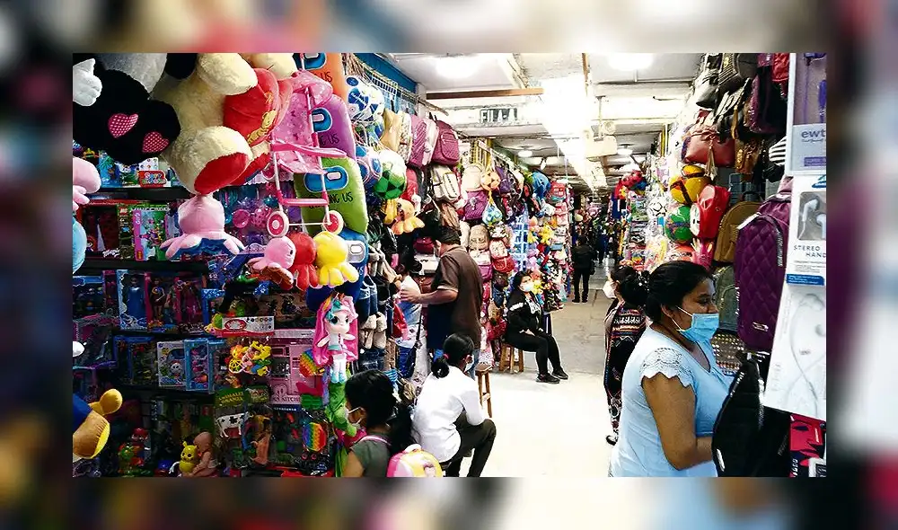 Campaña perdida. Los mercadillos de Tacna dependen de las importaciones para surtir su oferta de juguetes en Navidad. Foto: La República