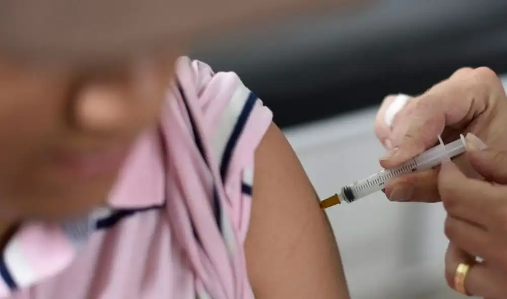 La OMS sostuvo que lo más urgente ahora es aumentar la cobertura de vacunación entre la población. Foto: AFP