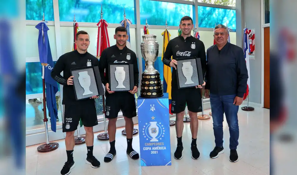 Dicha condecoración se realizó antes del encuentro entre Perú vs. Argentina Foto: AFA Dicha condecoración se realizó antes del encuentro entre Perú vs. Argentina Foto: AFA