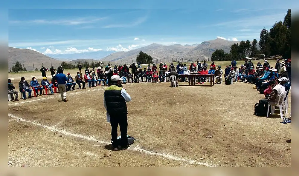 En asamblea. Autoridades y comunidades tomaron decisión. Foto: difusión