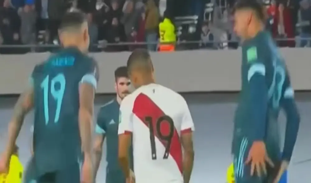 Otamendi y Romero no dudaron en ir al encuentro de Yotún luego del penal. Foto: captura de Movistar Deportes Otamendi y Romero no dudaron en ir al encuentro de Yotún luego del penal. Foto: captura de Movistar Deportes