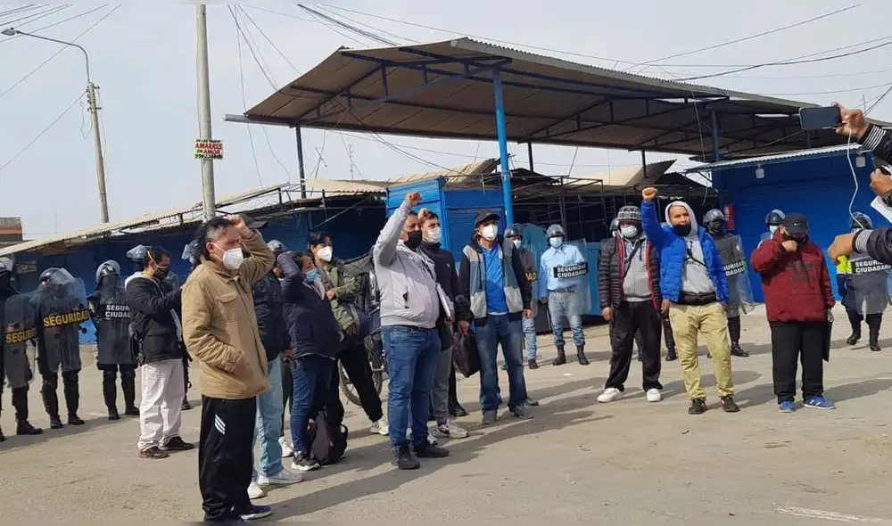 Comerciantes señalan que no existe plan de reubicación. Foto: Rosa Quincho/URPI-GLR Comerciantes señalan que no existe plan de reubicación. Foto: Rosa Quincho/URPI-GLR