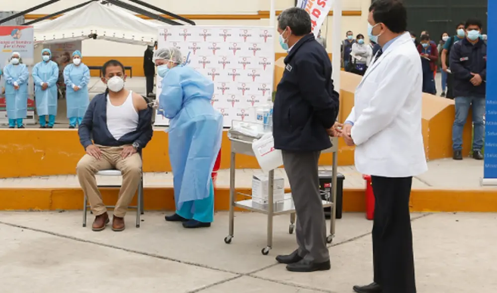 Personal de salud de áreas COVID y no COVID recibirán tercera dosis. Foto: Minsa Personal de salud de áreas COVID y no COVID recibirán tercera dosis. Foto: Minsa