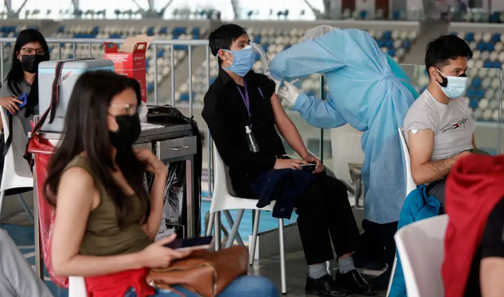 El uso de mascarilla se complementa con otras medidas de bioseguridad para la prevención de la COVID-19. Foto: Antonio Melgarejo/La República