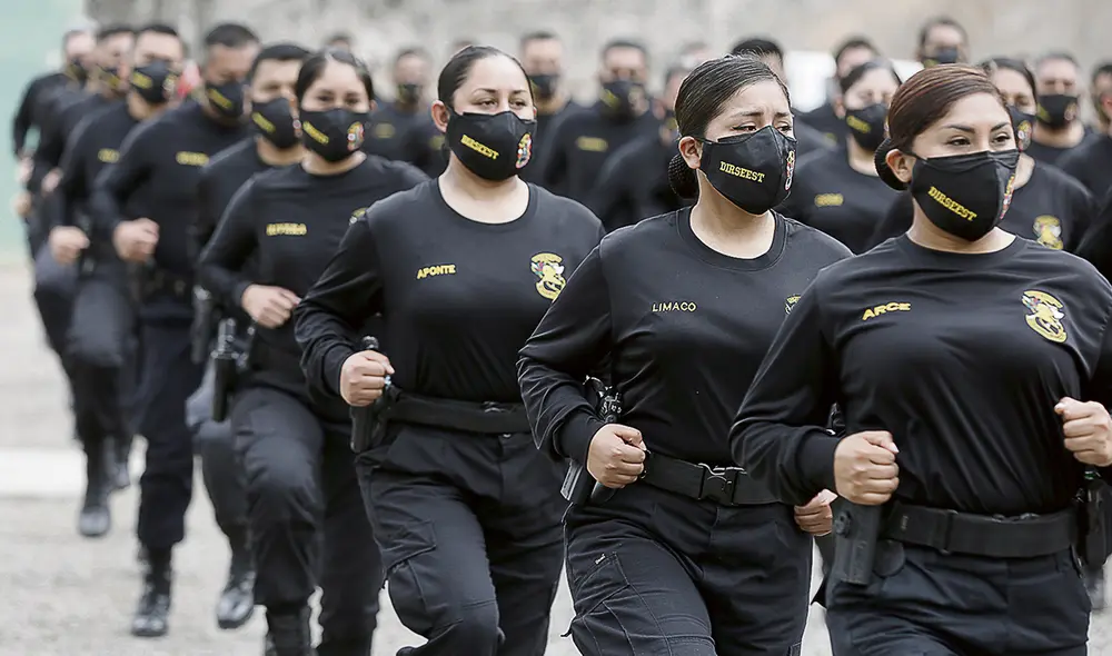 Inclusión. Un buen número del personal femenino de la Policía Nacional fue preparado. Foto: Marcos Cotrina/La República Inclusión. Un buen número del personal femenino de la Policía Nacional fue preparado. Foto: Marcos Cotrina/La República