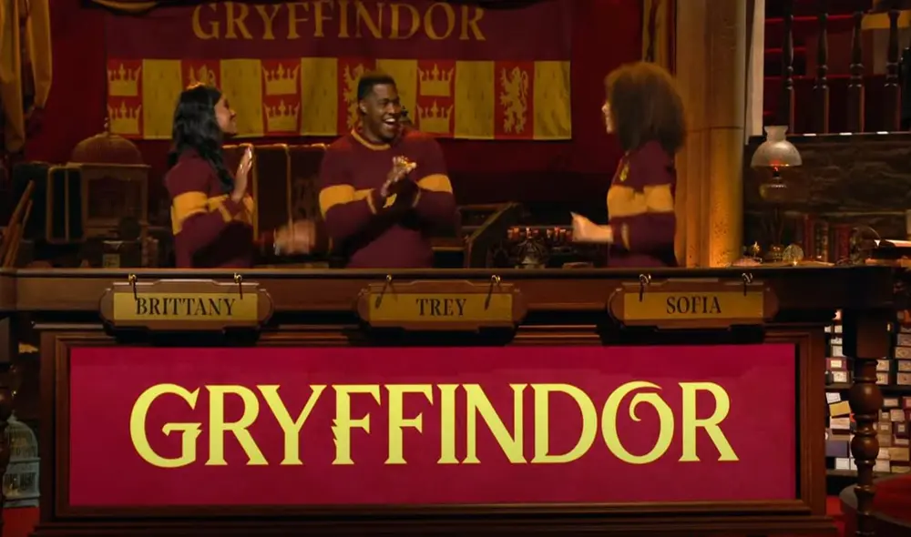 Helen Mirren dirigirá el programas de preguntas Hogwarts tournament of houses. Foto: Warner Bros Helen Mirren dirigirá el programas de preguntas Hogwarts tournament of houses. Foto: Warner Bros