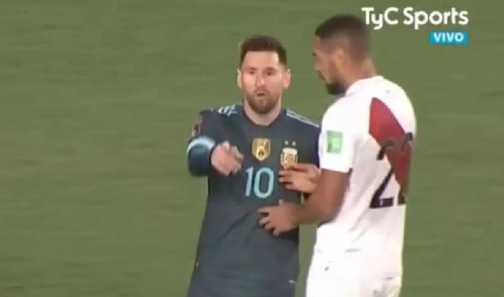 Alexander Callens le pidió su camiseta a Lionel Messi tras el pitazo final. Foto: captura/TyC Sports Alexander Callens le pidió su camiseta a Lionel Messi tras el pitazo final. Foto: captura/TyC Sports