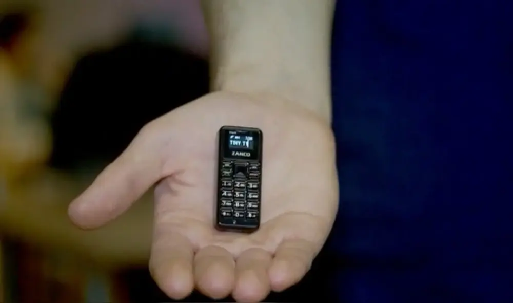 Tan pequeño es el equipo que ni supera la medida de un dedo pulgar. Foto: Web Zanco.