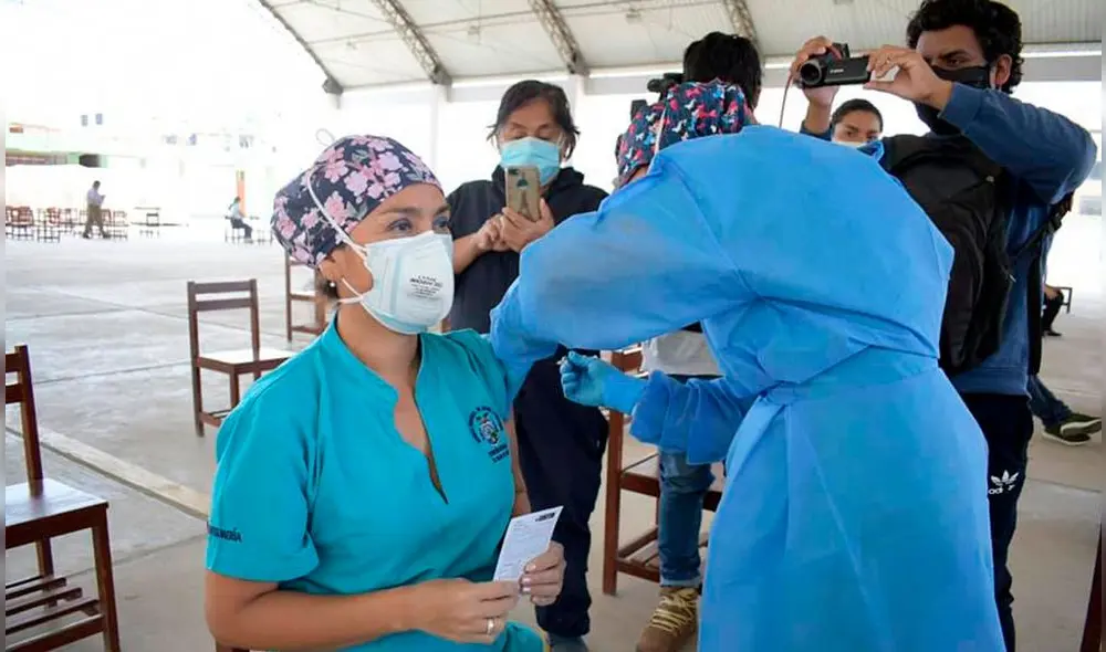 En Lambayeque, unos 8.000 trabajadores del sector Salud tendrán que recibir una dosis de refuerzo contra la COVID-19. Foto: Geresa Lambayeque. En Lambayeque, unos 8.000 trabajadores del sector Salud tendrán que recibir una dosis de refuerzo contra la COVID-19. Foto: Geresa Lambayeque.