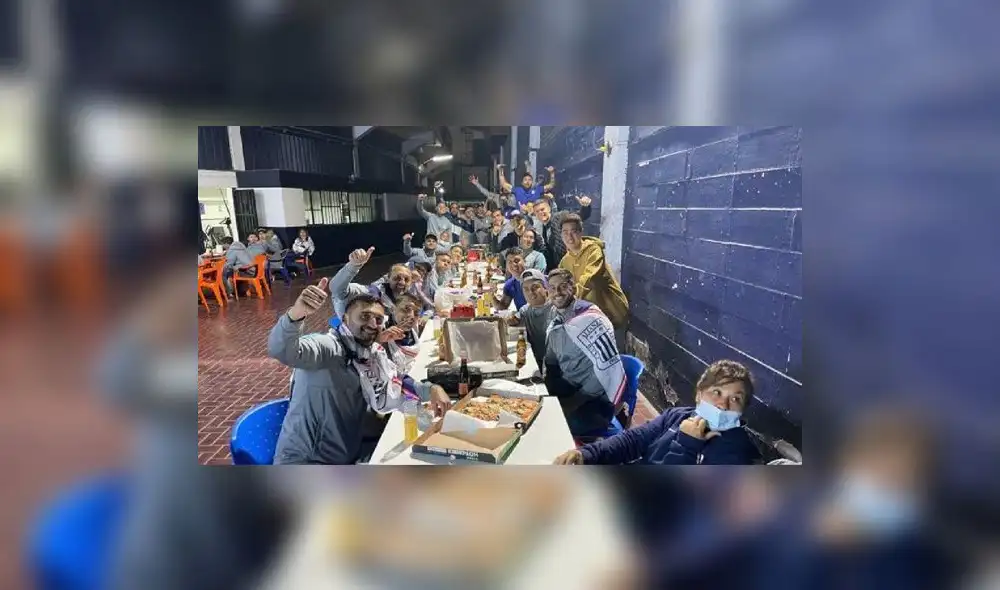 Alianza Lima: Hernán Barcos y sus compañeros festejaron con una cena en Matute. Foto: Barcos/Instagram