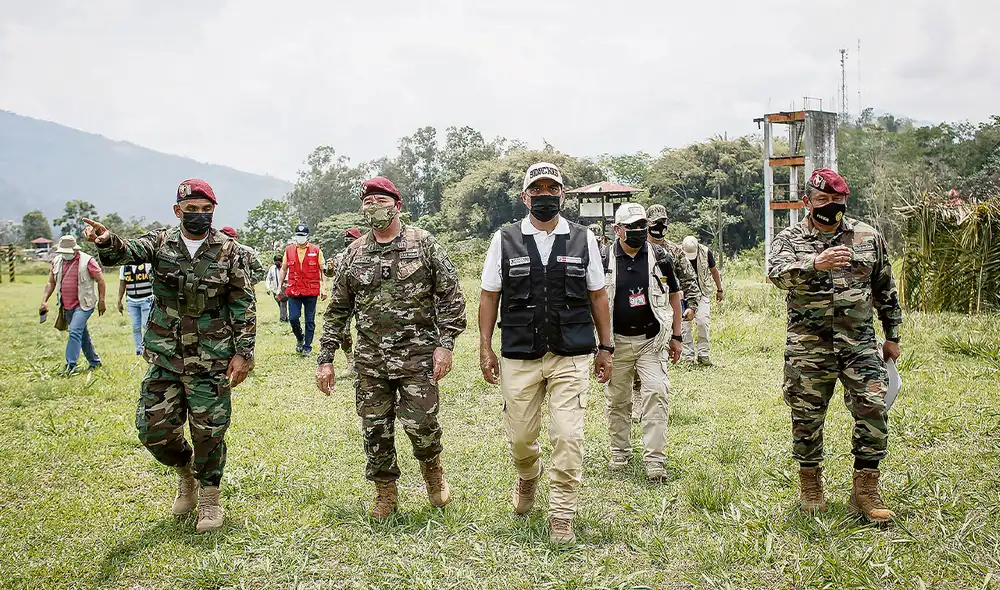 El ministro del Interior, Luis Barranzuela, negó haber ordenado la suspensión de la erradicación de los cultivos de hoja de coca y desafió a que le mostraran algún documento firmado por él. Foto: Antonio Melgarejo / La República
