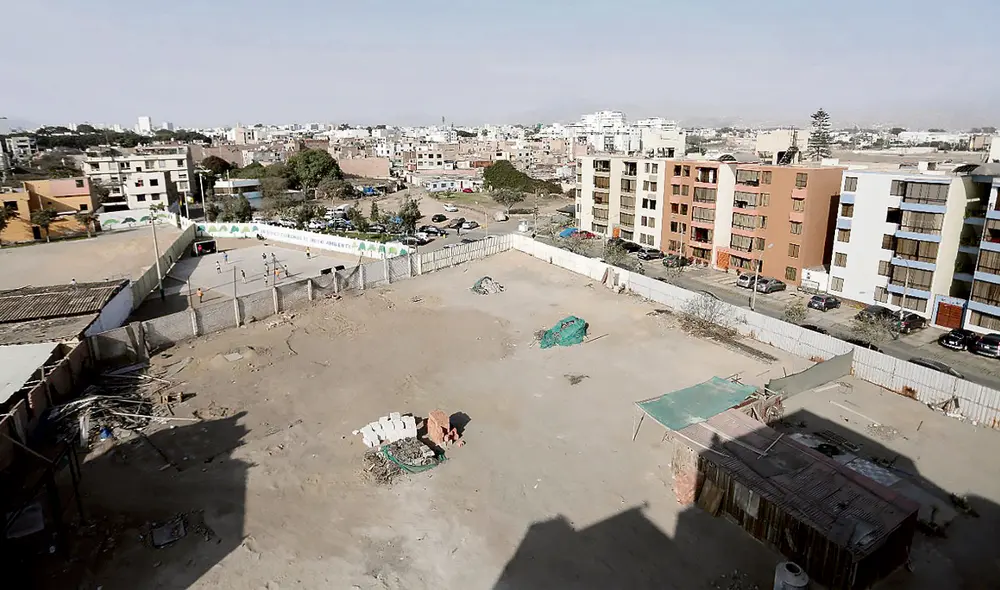 Polémico. Terreno en La Ensenada donde se proyecta levantar torres con 965 departamentos. Foto: Gerardo Marín / La República Polémico. Terreno en La Ensenada donde se proyecta levantar torres con 965 departamentos. Foto: Gerardo Marín / La República
