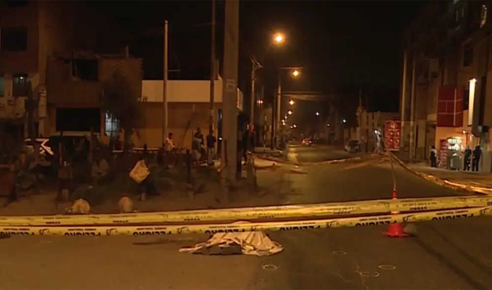 Los peritos de criminalística contabilizaron 27 casquillos de bala en el lugar del crimen. Foto: captura América TV Los peritos de criminalística contabilizaron 27 casquillos de bala en el lugar del crimen. Foto: captura América TV