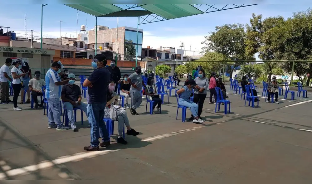 Este domingo inició la inmunización contra la Covid-19 a menores de 15 a 17 años en la región Arequipa Foto: La República