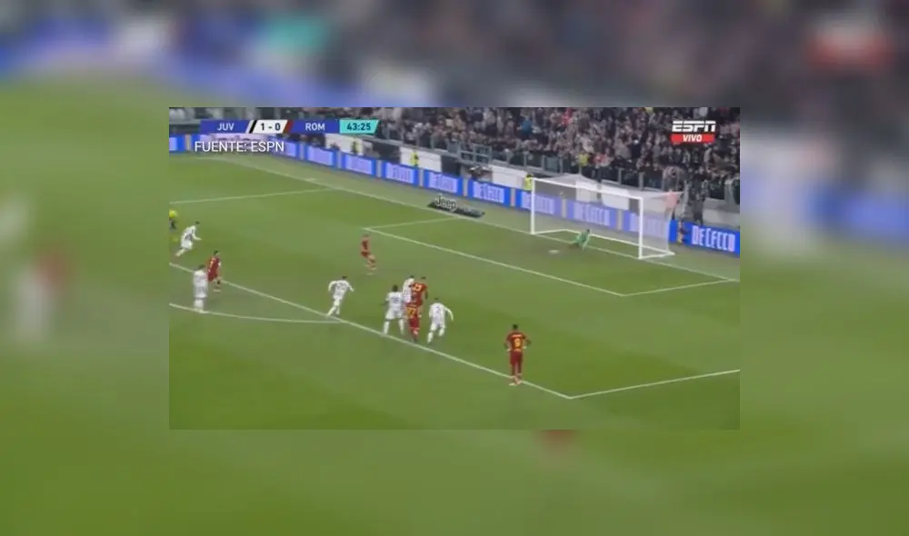 Juventus vs. Roma: Veretout fallo penal a pocos minutos de terminar el primer tiempo. Foto: Captura ESPN