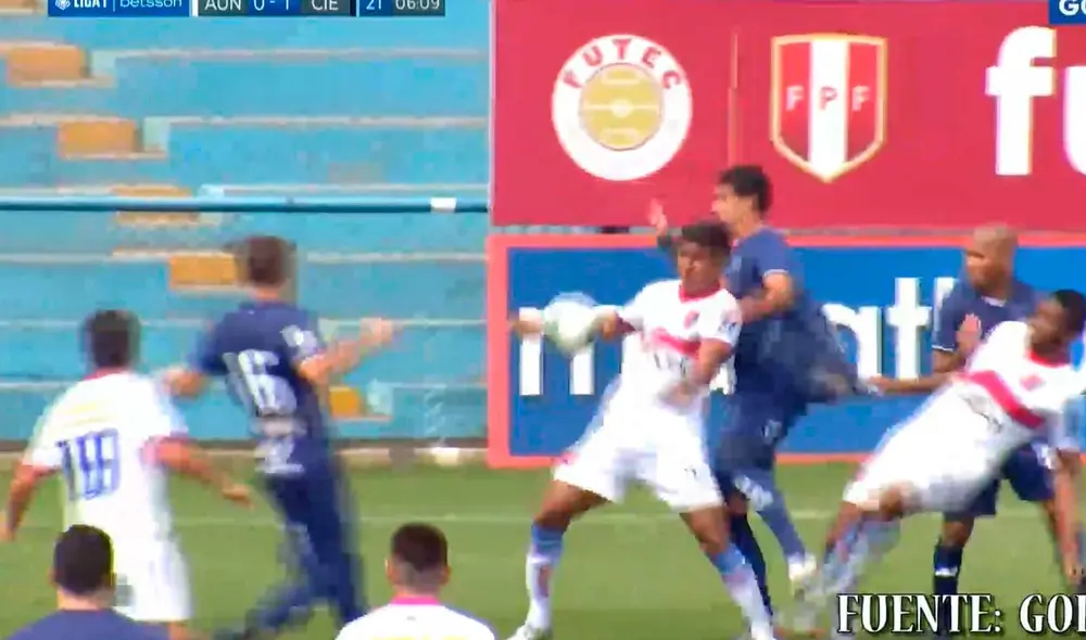 Koichi Aparicio expresó su desazón en Twitter: "Se están jugando cosas importantes. Estas cosas no pueden suceder". Foto: captura Gol Perú Koichi Aparicio expresó su desazón en Twitter: "Se están jugando cosas importantes. Estas cosas no pueden suceder". Foto: captura Gol Perú