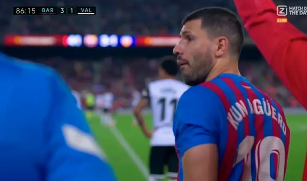Sergio Agüero entró al campo de juego por Sergiño Dest. Foto: captura/DirecTV Sports