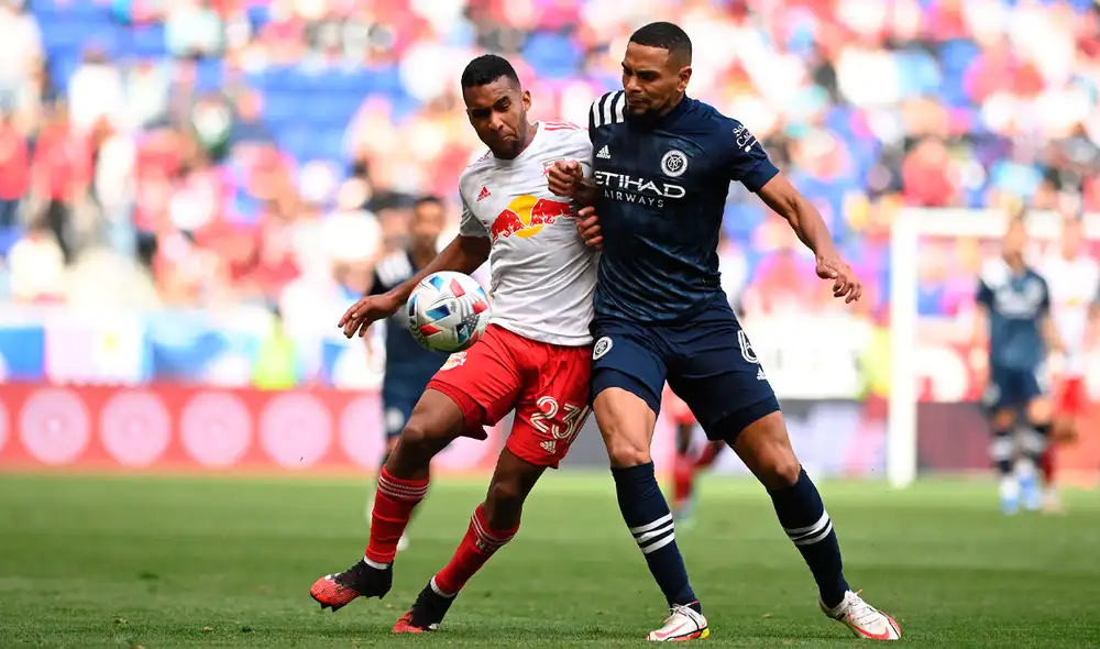 Alexander Callens tuvo una destacada participación en el partido de MLS. Foto: New York Red Bulls/Twitter Alexander Callens tuvo una destacada participación en el partido de MLS. Foto: New York Red Bulls/Twitter