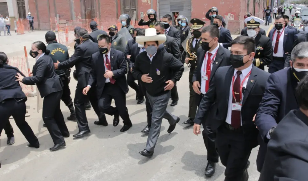 Pedro Castillo se dirige hacia Palacio de Gobierno, luego de participar en la Misa de la Nación en la Iglesia Las Nazarenas. Foto: John Reyes/La República