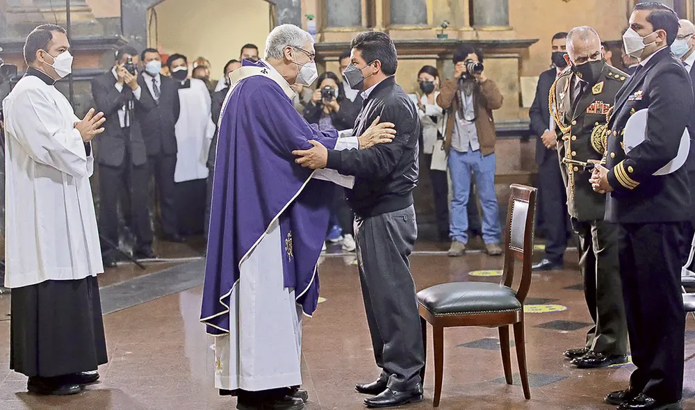 Mes Morado. Castillo se dio un espacio para la liturgia. Foto: John Reyes/La República