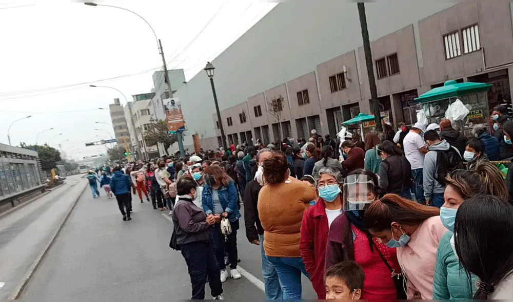 Devotos deben acudir con doble mascarilla y protector facial. Foto: Jessica Merino / URPI - LR